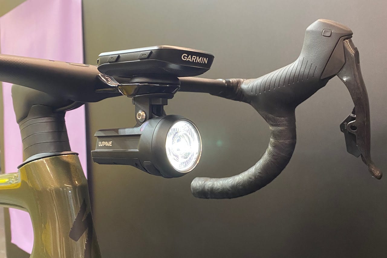 luce-anteriore-bici-780ojh-1.jpg Luci per bici: le 10 soluzioni più interessanti viste a Eurobike 2025 - immagine 1