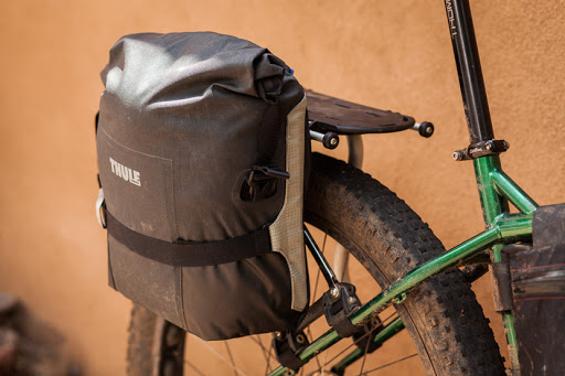 portapacchi-thule-651cro-1.jpg Thule Portapacchi Pack 'n Pedal Tour Rack Ciclocentrico Bici da cicloturismo, abbigliamento cicloturismo, vendita bici gravel, vendita bici da ciclo turismo, attrezzatura per bikepacking, abbigliamento per cicloturismo, abbigliamento bici gravel, - immagine 1