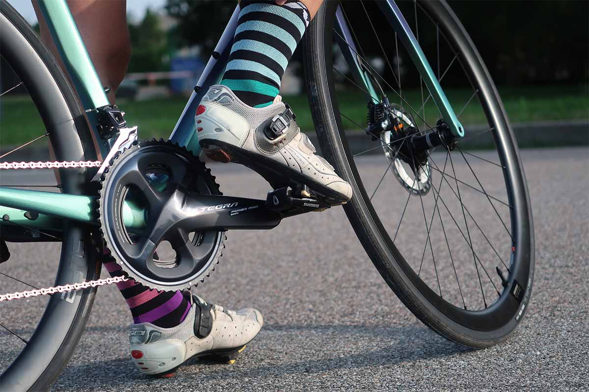 scarpe-ciclismo-strada-171ief-1.jpg Che bello poter camminare con le scarpe da bici - immagine 1