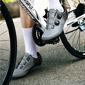 scarpe-da-bici-da-corsa-920fsp-1.jpg PENXZT Scarpe Bici da Corsa Uomo, Scarpe Ciclismo Scarpe Bicicletta compatibili con i Tacchetti Look SPD SPD SL Delta, Scarpe da Ciclismo Interno con Tacchetti,Grigio,36 EU : Amazon.it: Moda - immagine 1
